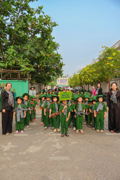 Hào khí 30/4 – Bước chân chiến sĩ nhí