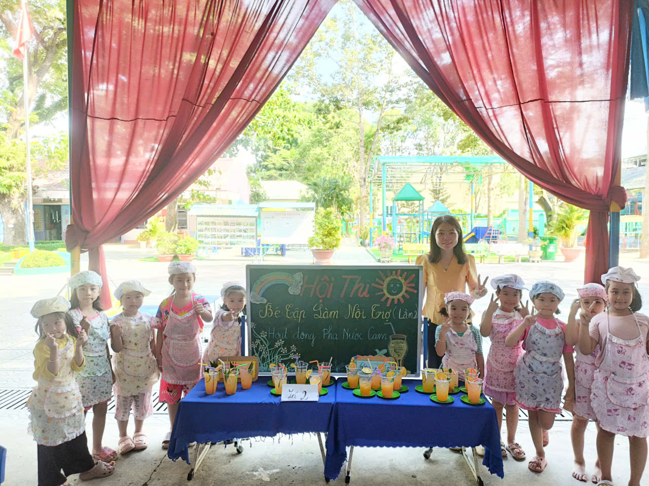 BÉ TẬP LÀM NỘI TRỢ